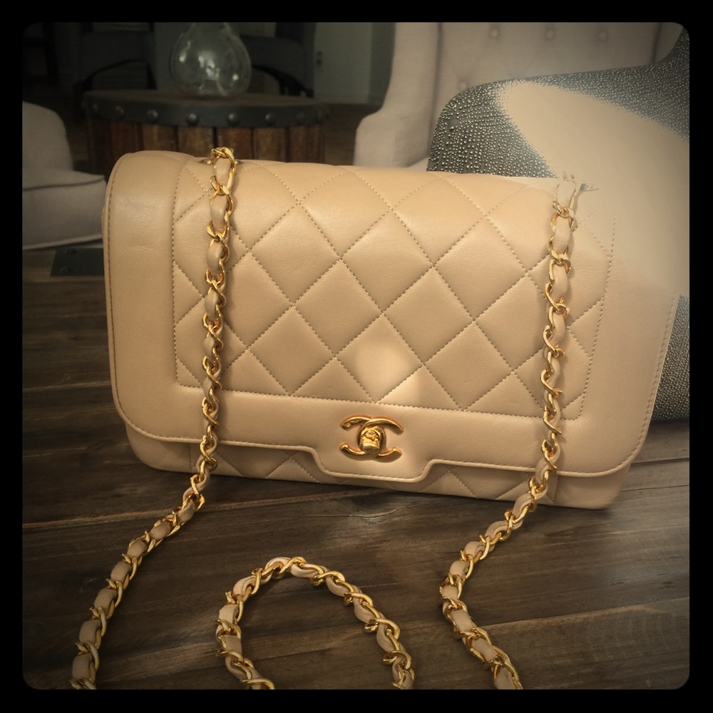 Chanel vintage lambskin purse